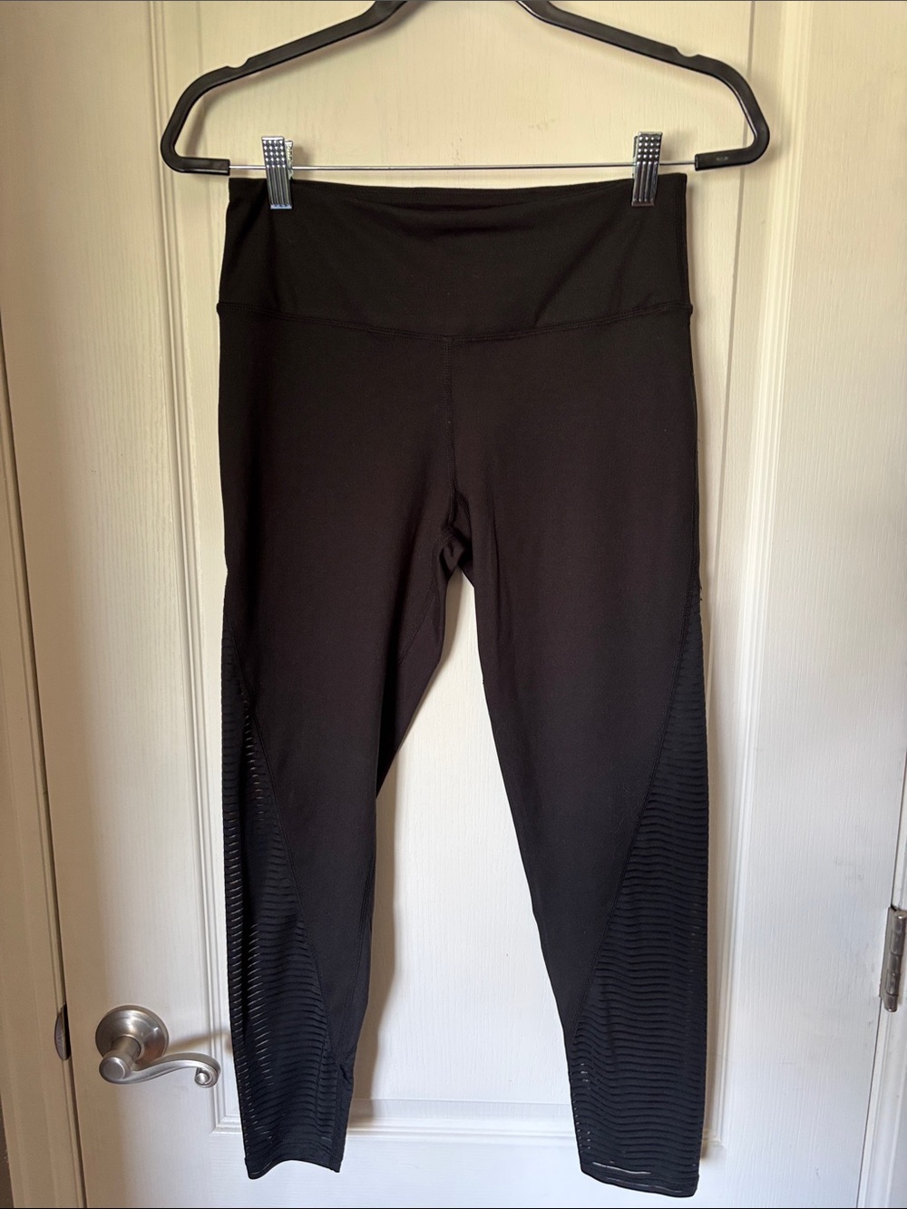 Betsey Johnson Black Mesh Panel Cropped Leggings M